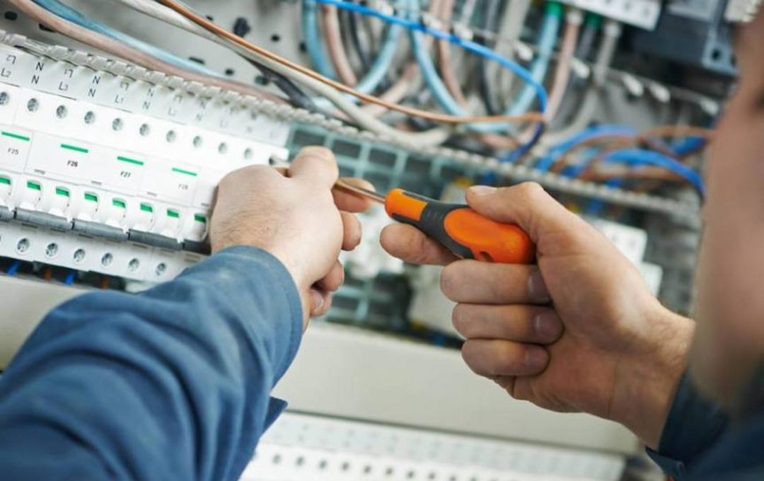 Smart Ways To Pick The Right Electrician For Your Needs